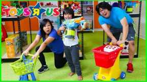 Pretend Play Toys R US Toy Hunt Shopping Challenge!!!!!!