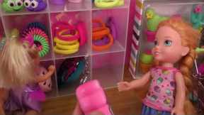 Shopping ! Elsa and Anna toddlers buy from Claire's store - Barbie