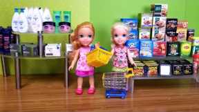 Grocery ! Elsa and Anna toddler at the store - shopping - food - supermarket - hide and seek