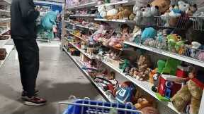 SHOPPING AT THE GOODWILL THRIFT STORE