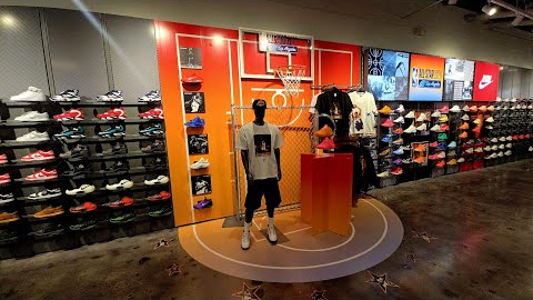 Back to Glendale Galleria… They STILL Had All-Star Sneakers Sitting